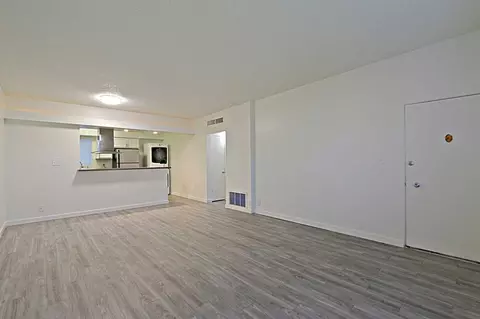 301 W Medlock Dr, Phoenix, AZ 85013 photo 4