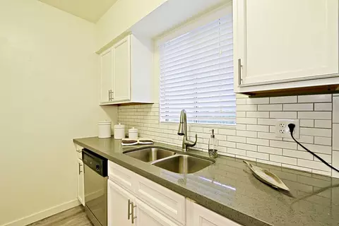 301 W Medlock Dr, Phoenix, AZ 85013 photo 8