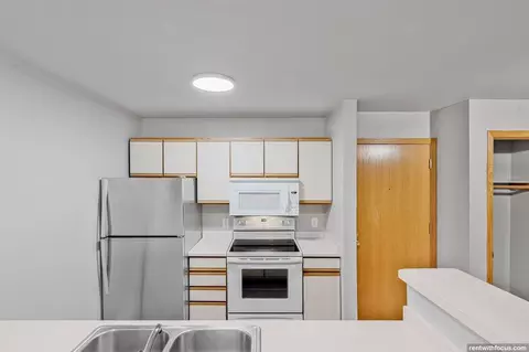 1418 Wayridge Dr, Madison, WI 53704