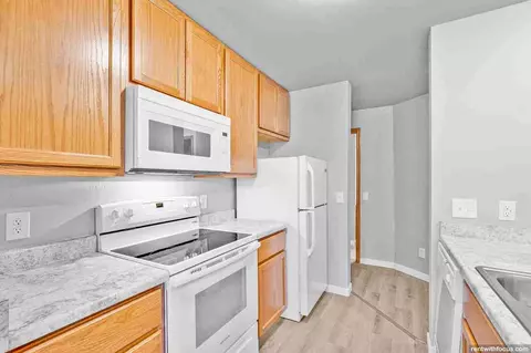 1418 Wayridge Dr, Madison, WI 53704