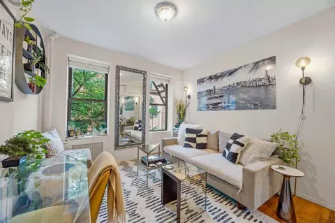 200 E 11th St, New York, NY 10003