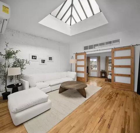 141 E 33rd St, New York, NY 10016