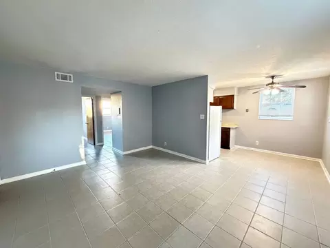 4401 Landside Dr, Louisville, KY 40220