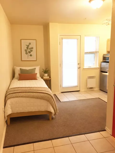 1305 E Mercer St, Seattle, WA 98102