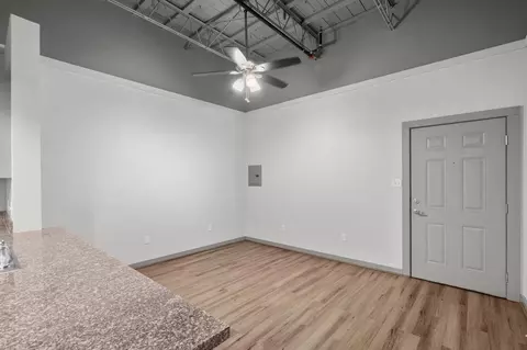 612 W Texas Ave, Baytown, TX 77520