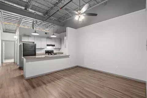 612 W Texas Ave, Baytown, TX 77520
