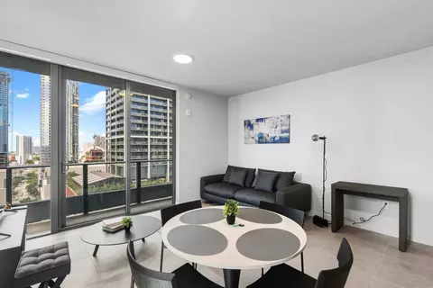 121 NE 5th St, Miami, FL 33132