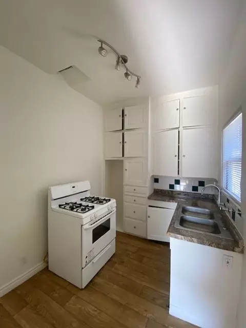 1702 Pacific Ave, Long Beach, CA 90813