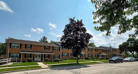 511 501-505-509-511 Mulberry Dr E, West Bend, WI 53090