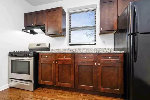 7525 S Kingston Ave, Chicago, IL 60649