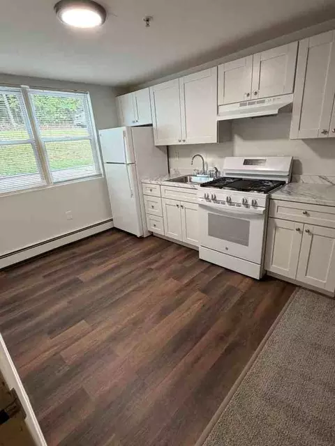 61 Park Ave W, Lowell, MA 01852