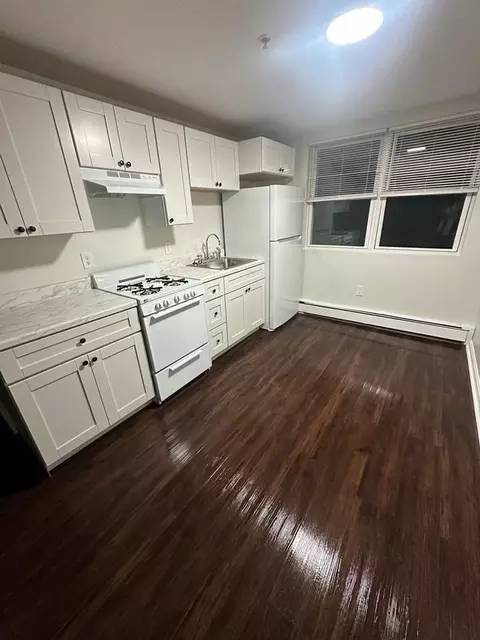 61 Park Ave W, Lowell, MA 01852