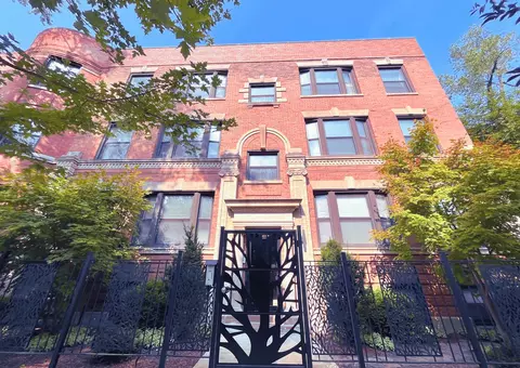 4002 S Calumet Ave, Chicago, IL 60653