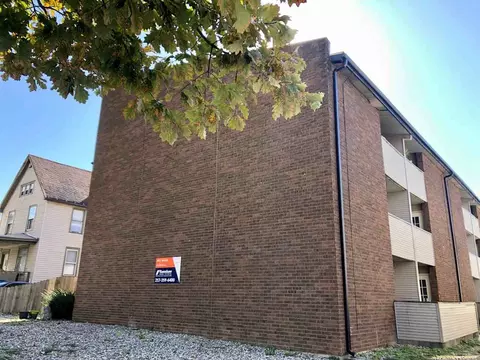 59 E John St, Champaign, IL 61820