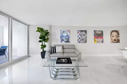 1717 N Bayshore Dr, Miami, FL 33132