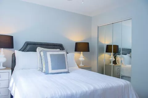 5525 N Winthrop Ave, Chicago, IL 60640 photo 3