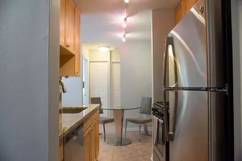 5525 N Winthrop Ave, Chicago, IL 60640 photo 9