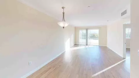 7925 Ventura Canyon Ave, Los Angeles, CA 91402