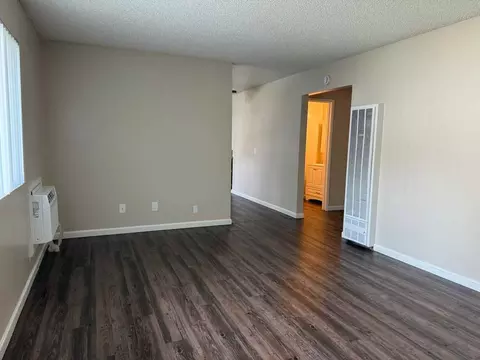 5949 Lake Crest Way, Sacramento, CA 95822