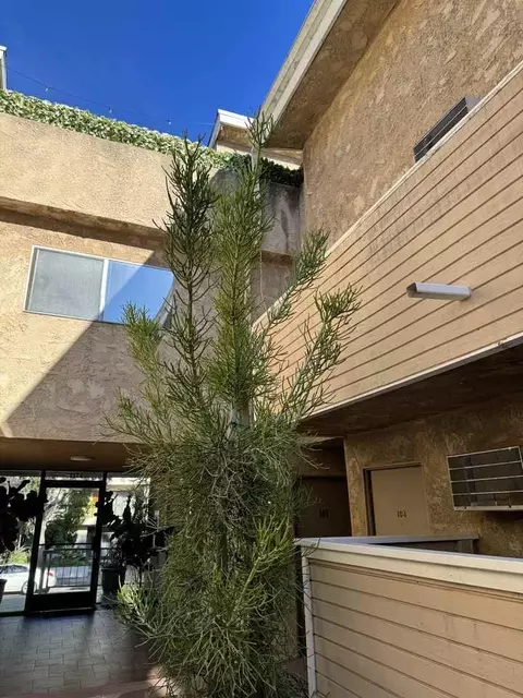 3725 Glendon Ave, Los Angeles, CA 90034