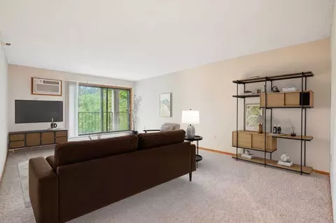 89 Century Ave N, Maplewood, MN 55119