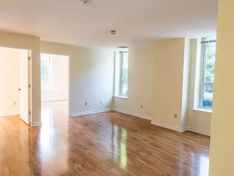 2 Skiff St, Hamden, CT 06514