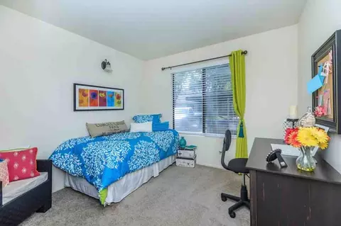 445 W Nees Ave, Fresno, CA 93711
