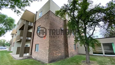 715 N 40th St, Grand Forks, ND 58203