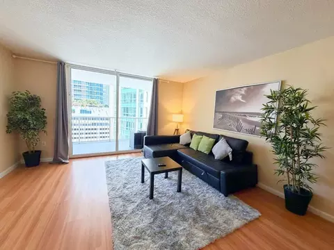 1 NW 12th St, Miami, FL 33136
