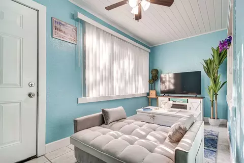 340 78th Ave, Saint Pete Beach, FL 33706