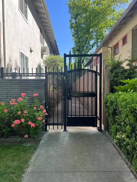 1722 V St, Sacramento, CA 95818