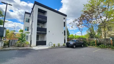7530 N Richmond Ave, Portland, OR 97203