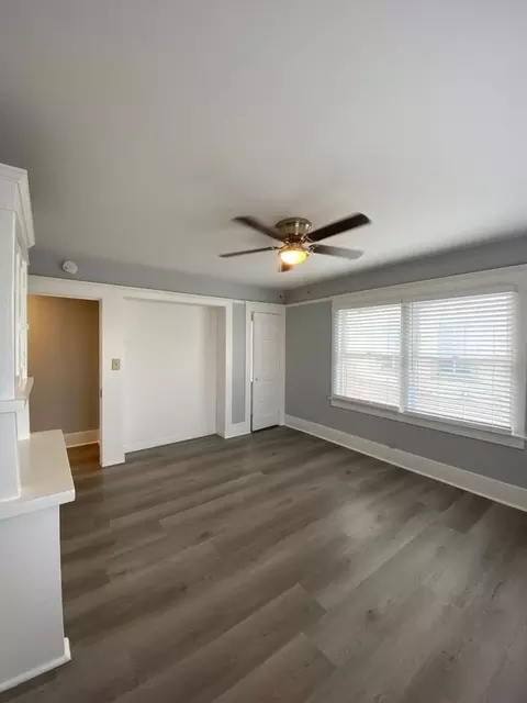 427 Chestnut Ave, Long Beach, CA 90802 photo 4