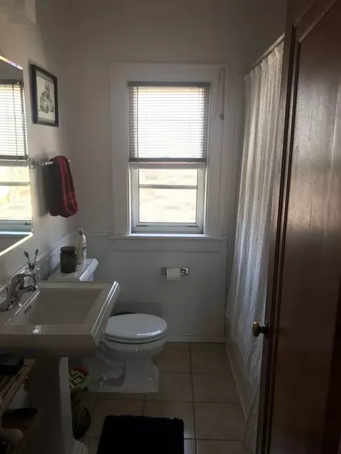 2572 N 66th St, Wauwatosa, WI 53213