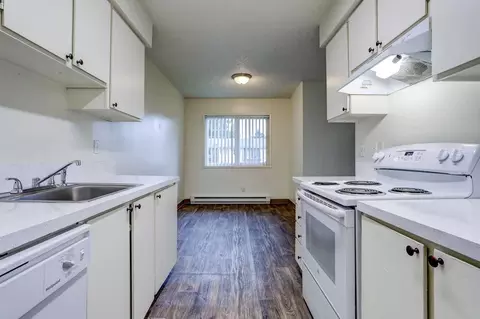 19511 NE Halsey St, Portland, OR 97230