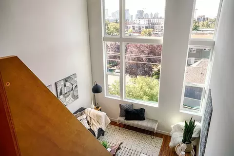 1202 E Thomas St, Seattle, WA 98102