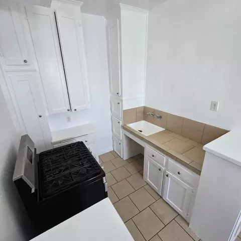 1717 N Normandie Ave, Los Angeles, CA 90027