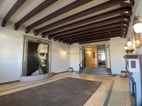 1717 N Normandie Ave, Los Angeles, CA 90027