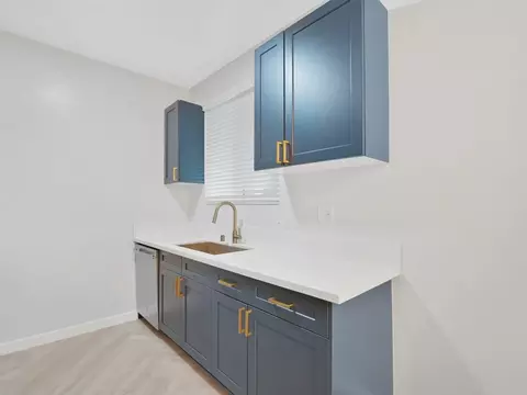 6175 Canterbury Dr, Culver City, CA 90230