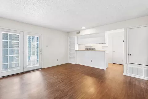 1229 N Lbj Dr, San Marcos, TX 78666