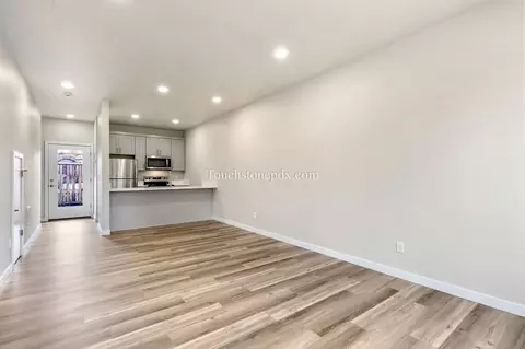 3323 SE 87th Ave, Portland, OR 97266
