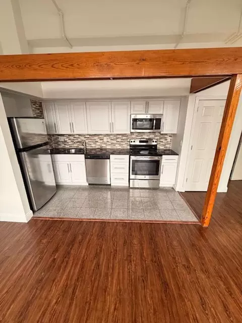 11 Park St, Springfield, MA 01103 photo 3