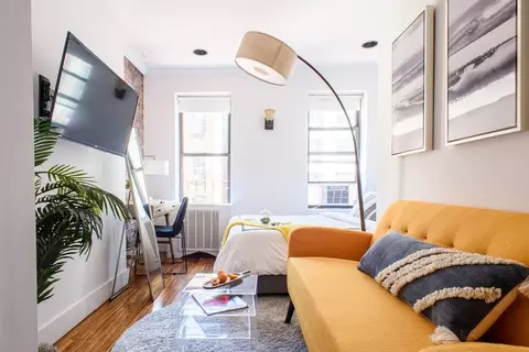 200 E 11th St, New York, NY 10003