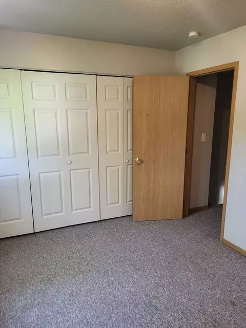 305 Fair Meadow Dr, Webster City, IA 50595