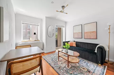 209 W 20th St, New York, NY 10011