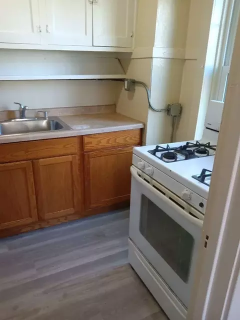 1718 S 81st St, West Allis, WI 53214