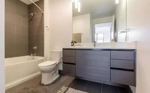 715 E Pine St, Seattle, WA 98122 photo 19