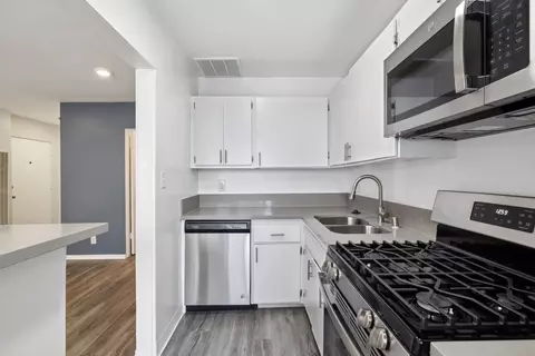 1253 Havenhurst Dr, West Hollywood, CA 90046