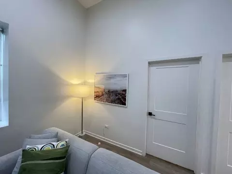 W 15th St, Chicago, IL 60605