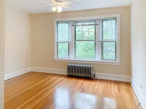 1601 W Berteau Ave, Chicago, IL 60613